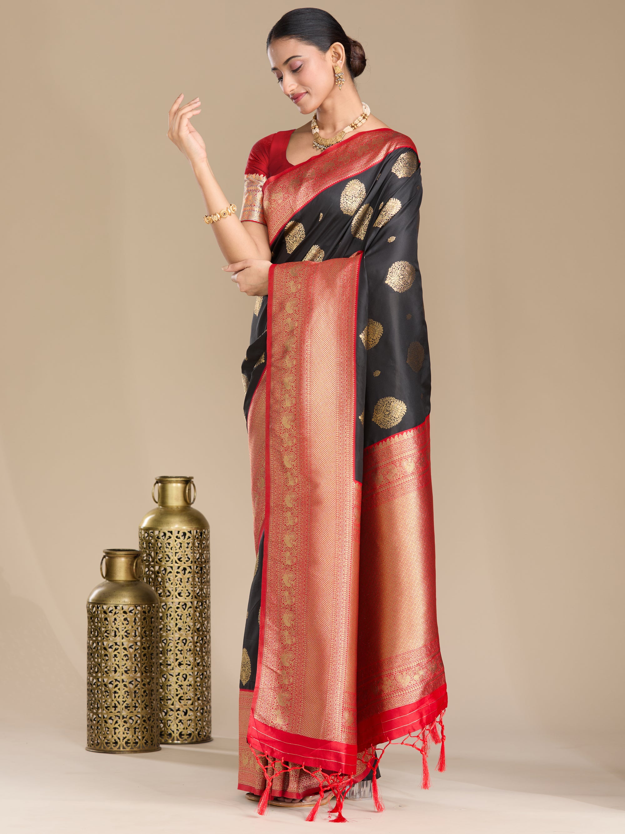 Mihira - Black & Red