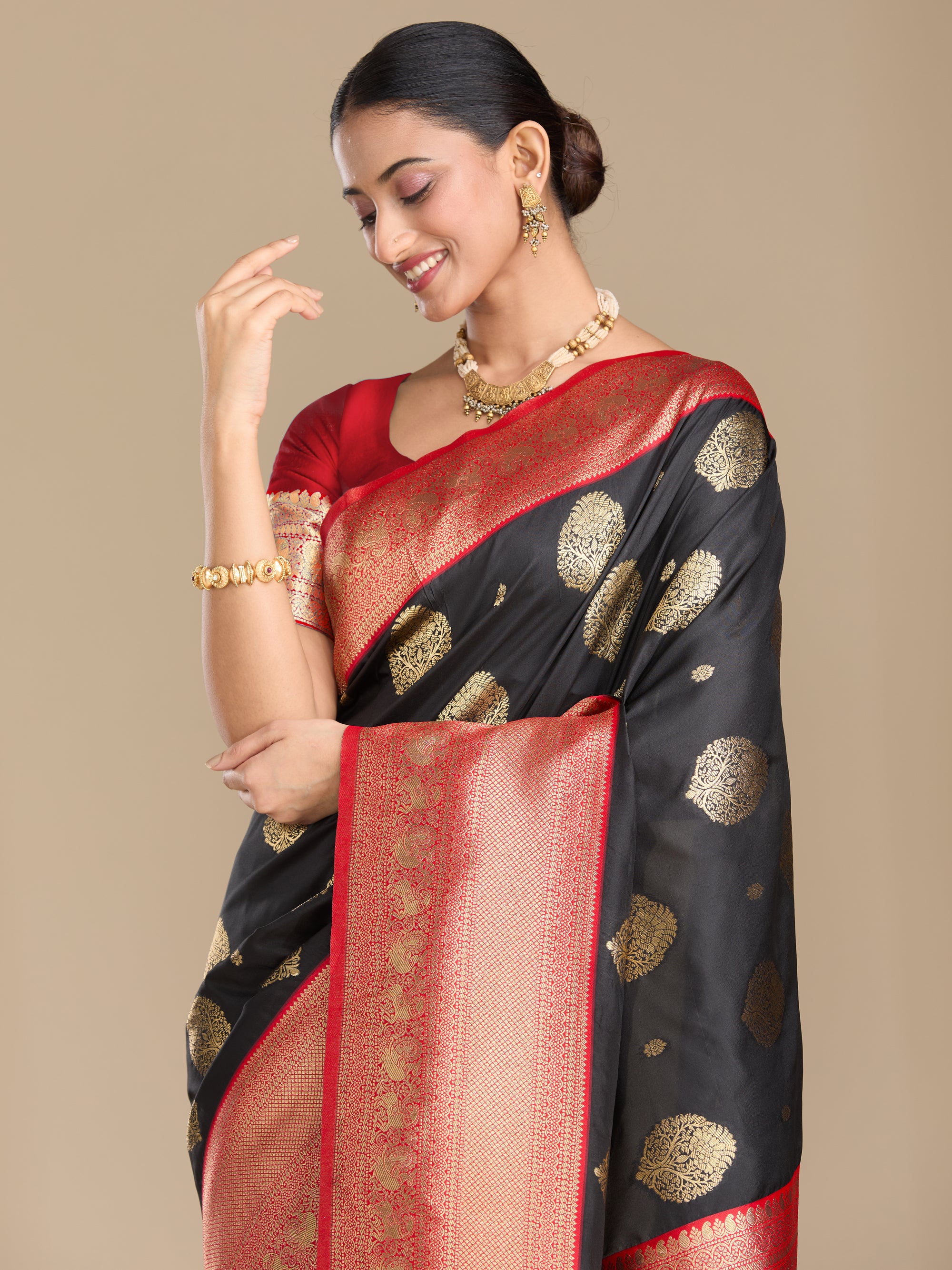 Mihira - Black & Red