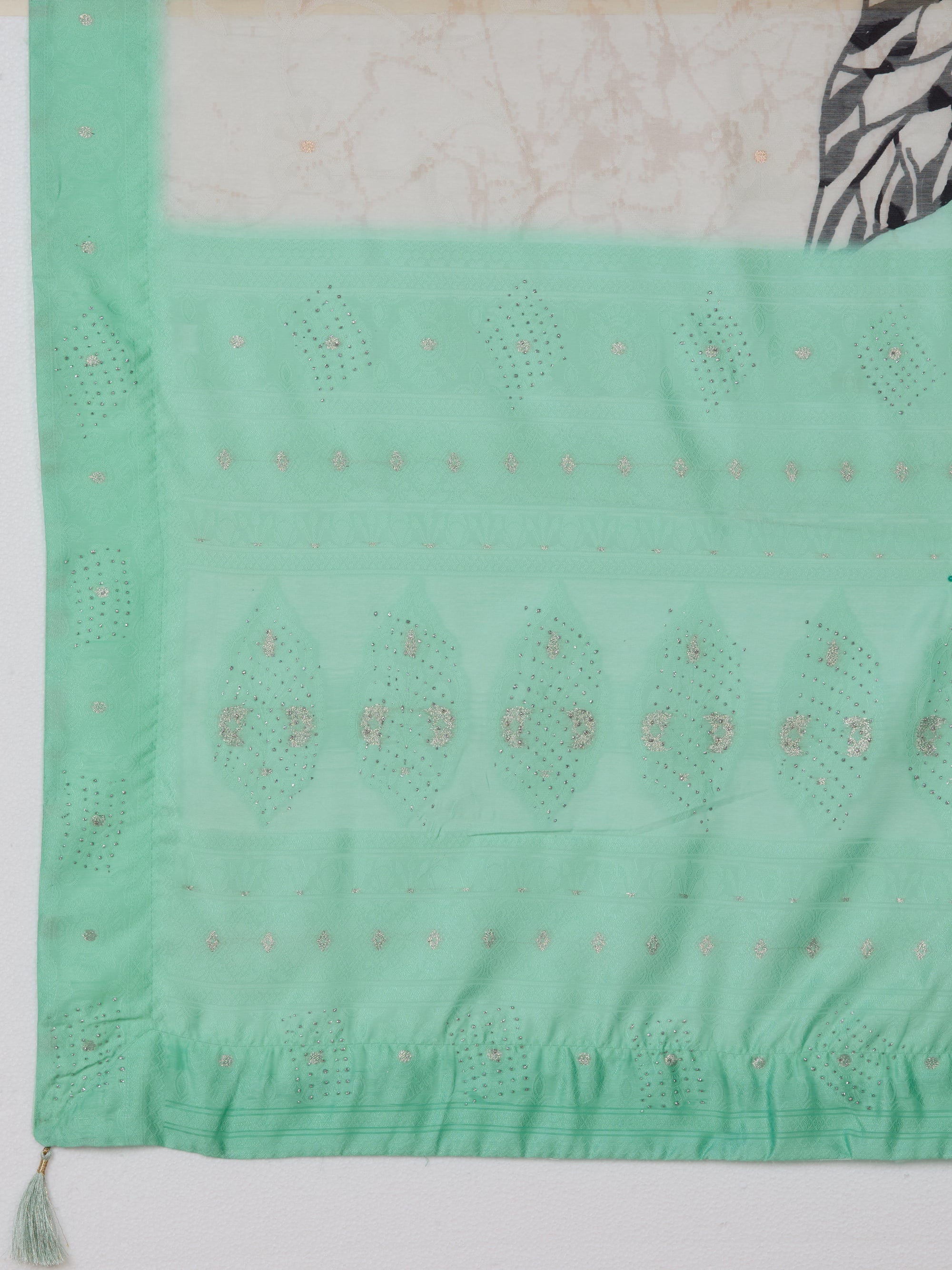 Bahaara - Beige & Green