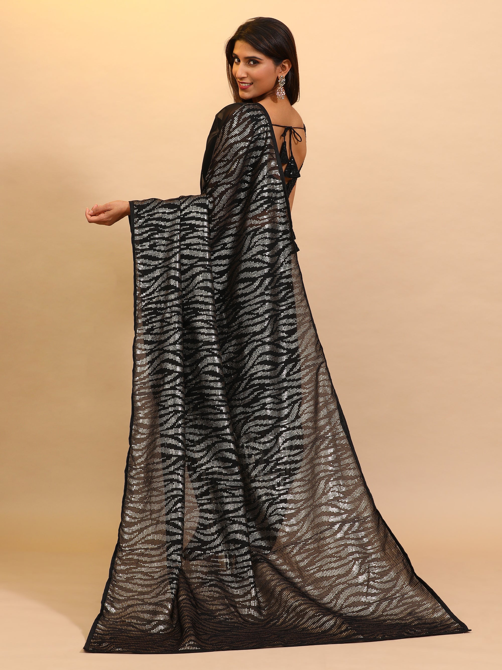 Cascading Waves - Black