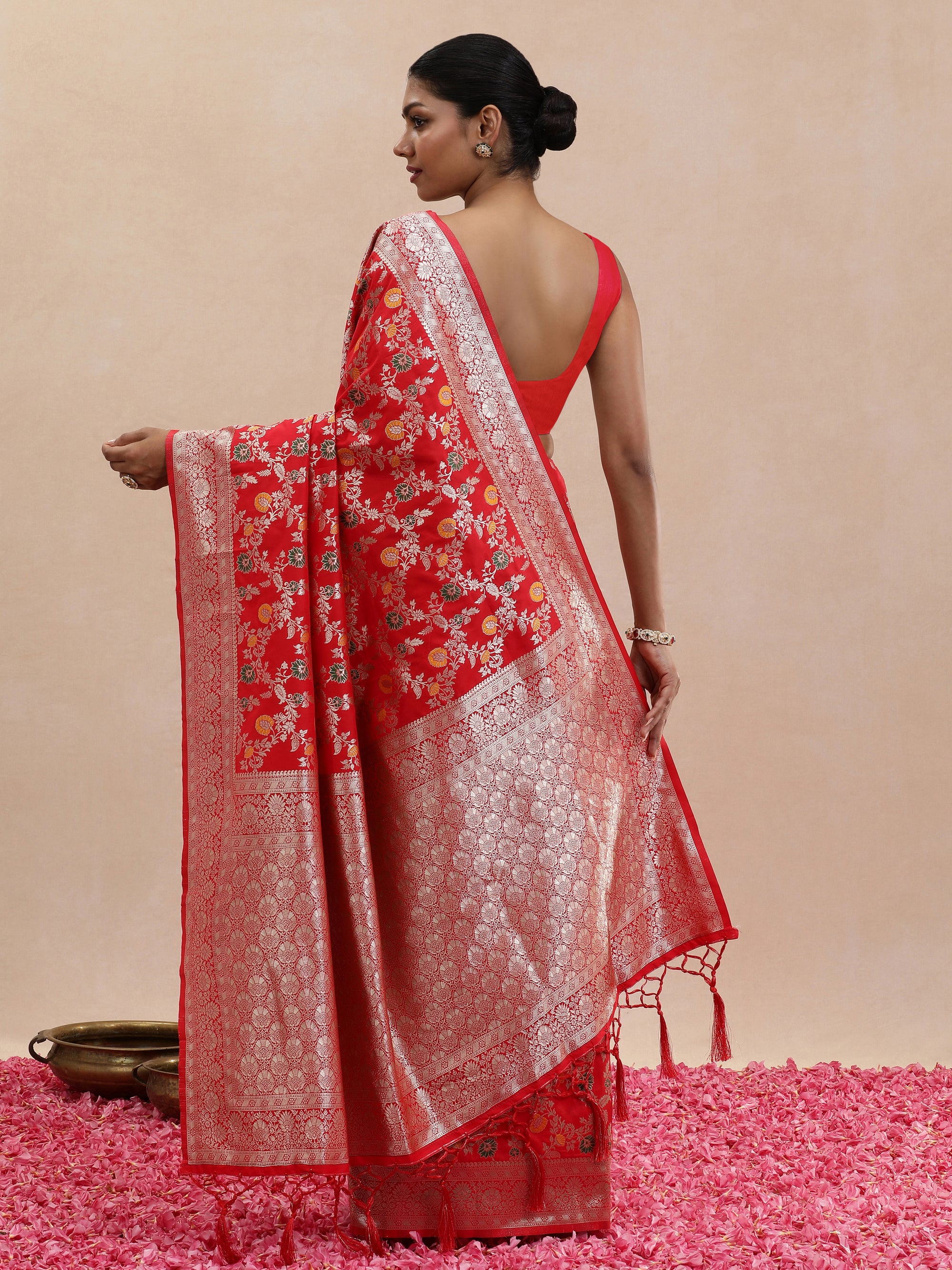 Vyara - Red