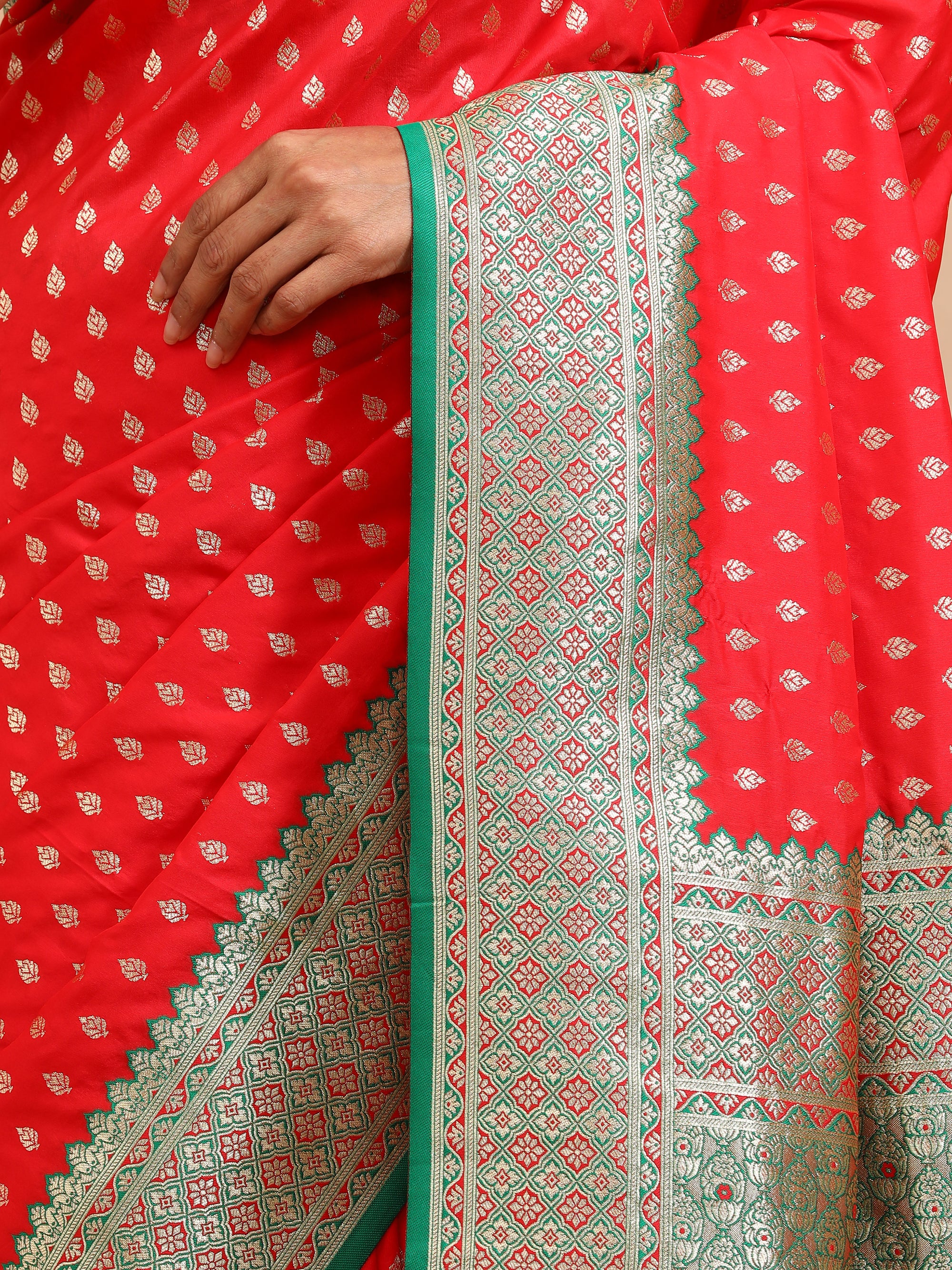 Aarzoo - Red