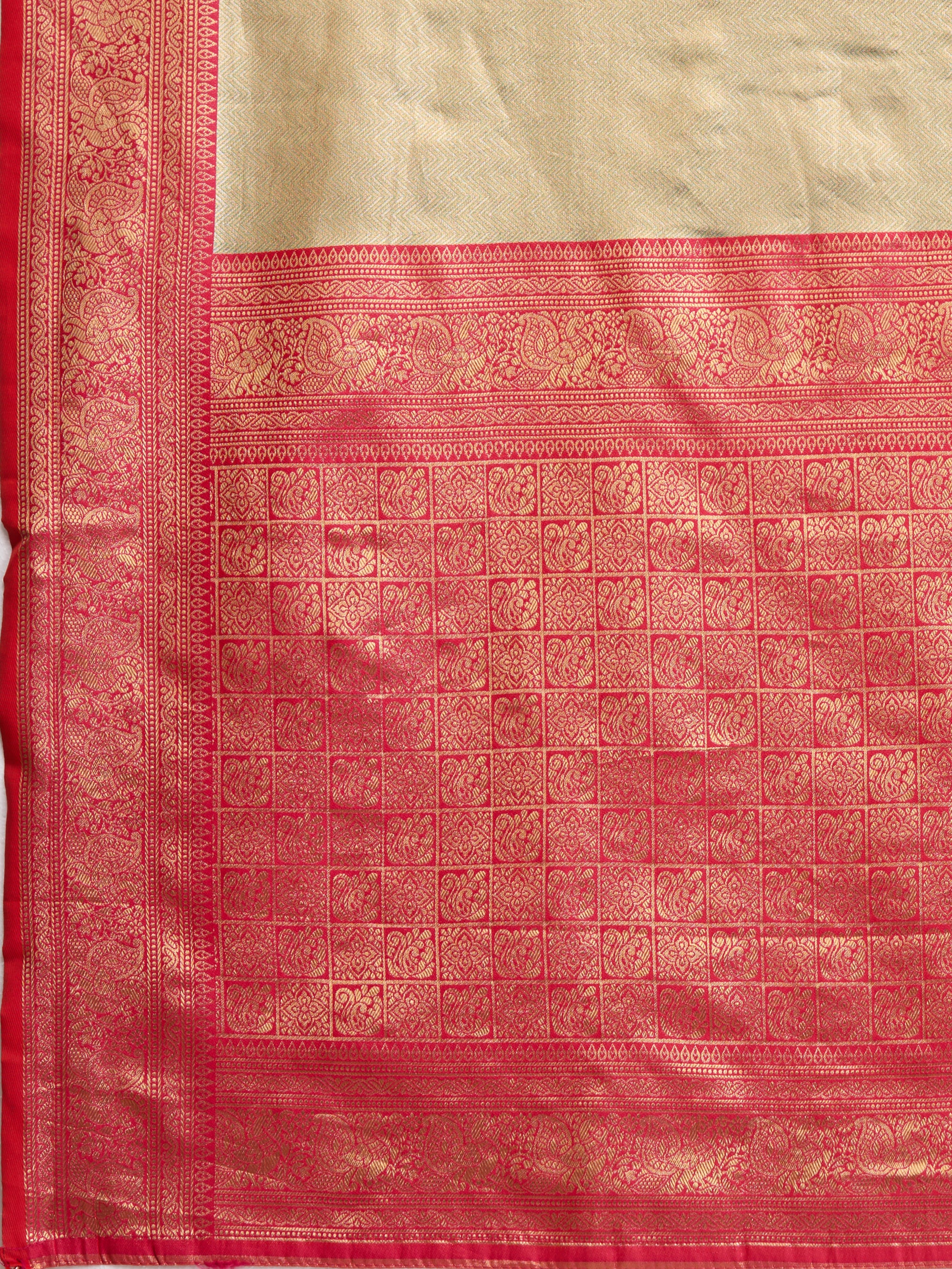 Rukmini - Pista Green &amp; Red